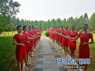 第二十二屆中國農(nóng)產(chǎn)品加工投洽會(huì)政務(wù)講解員換裝亮相 展現(xiàn)專業(yè)禮儀新風(fēng)貌